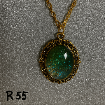 Glittering Forest Green and Gold Resin Pendant Necklace R55
